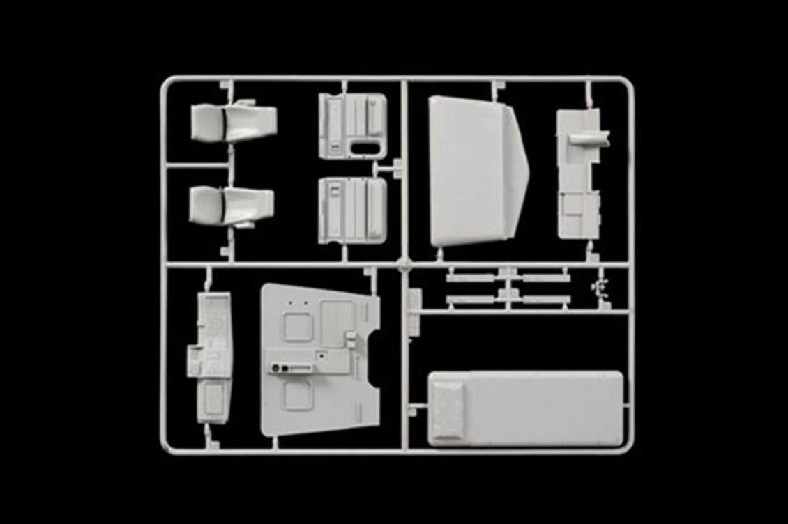 Italeri 3857S 1/24 Ölçek, Klasik Peterbilt 388 (Long Hauler) Çekici, Plastik Model kiti