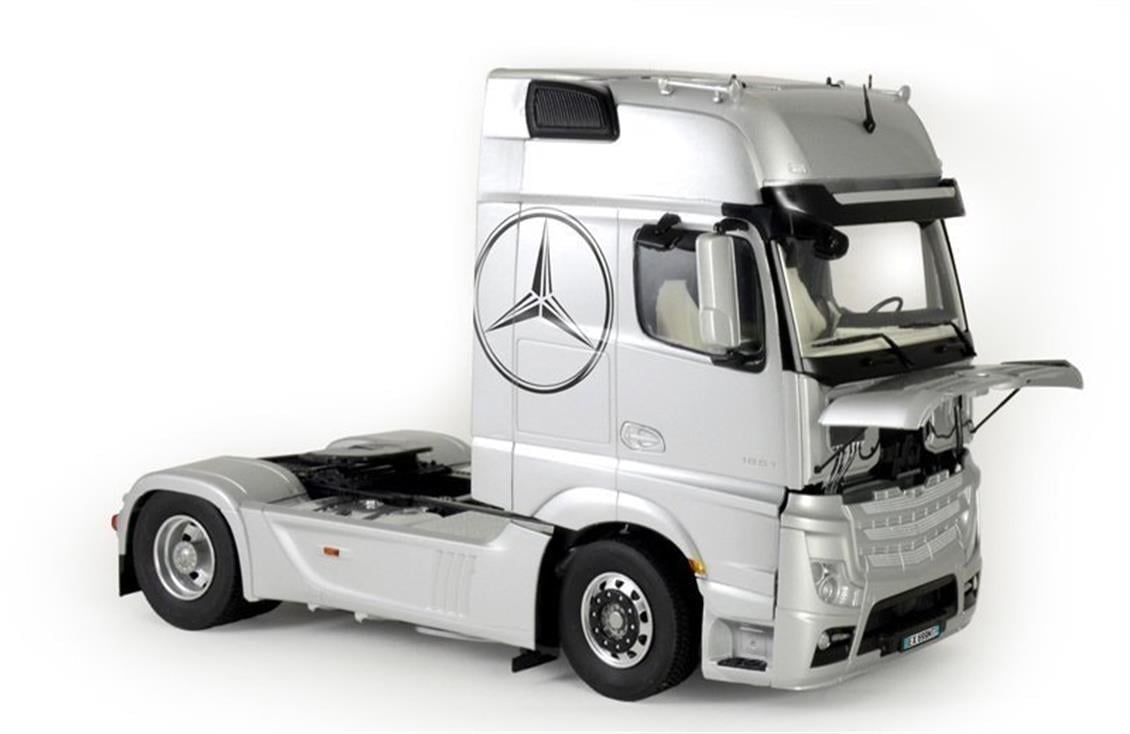 Italeri 3905S 1/24 Ölçek, MB Actros MP4 GigaSpace Çekici, Plastik Model kiti