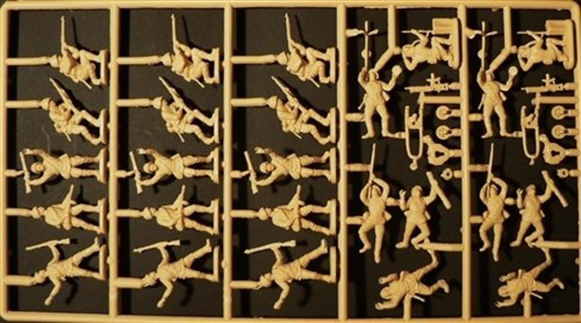 Italeri 6057S 1/72 Ölçek, WWII Rus Askerleri, Plastik Model kiti