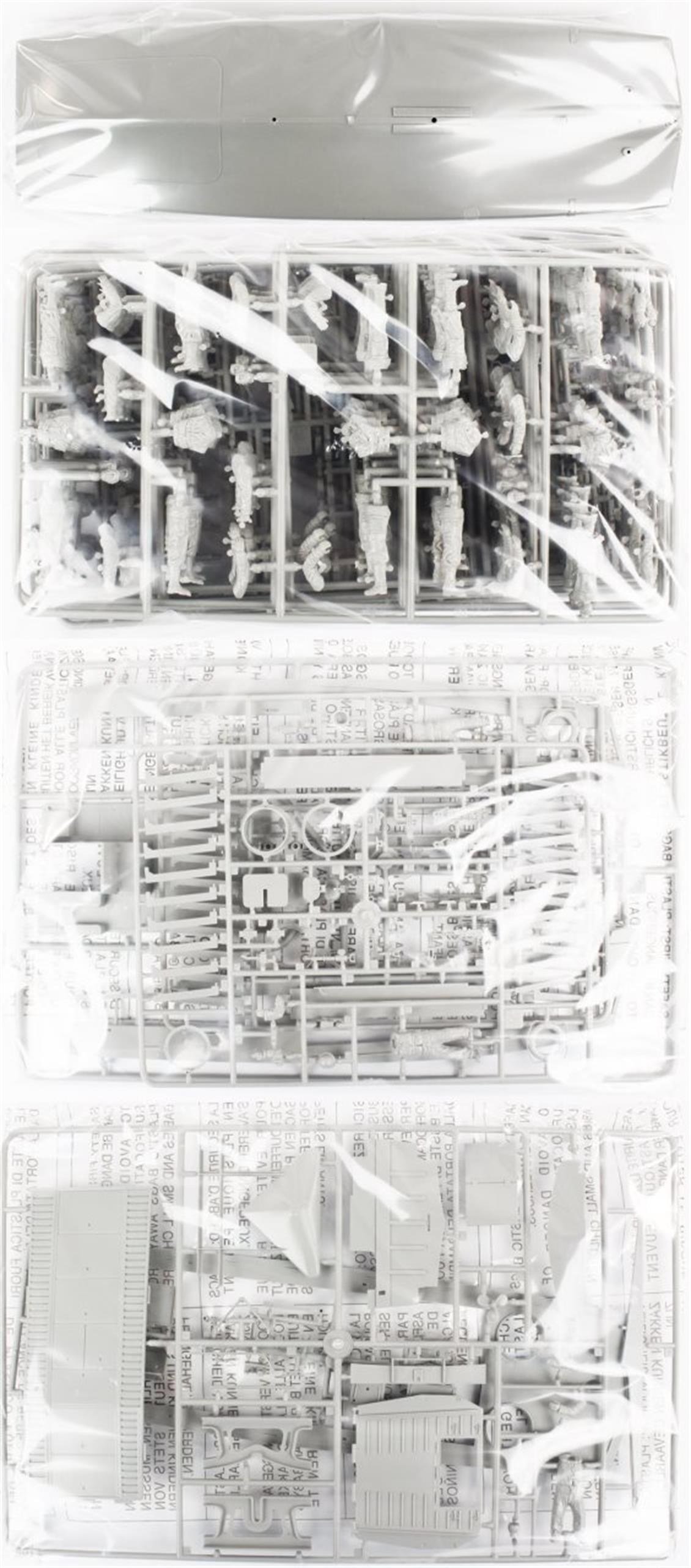 Italeri 6524S 1/35 Ölçek, LCVP Çıkartma Gemisi ve Mürettebatı, Plastik Model kiti