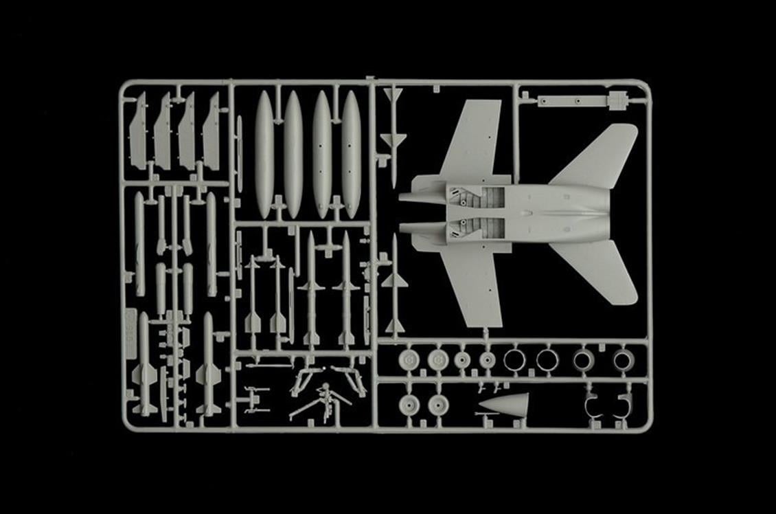 Italeri 71016 1/72 Ölçek, F/A-18 C/D (Wild Weasel) Savaş Uçağı Plastik Maket Seti