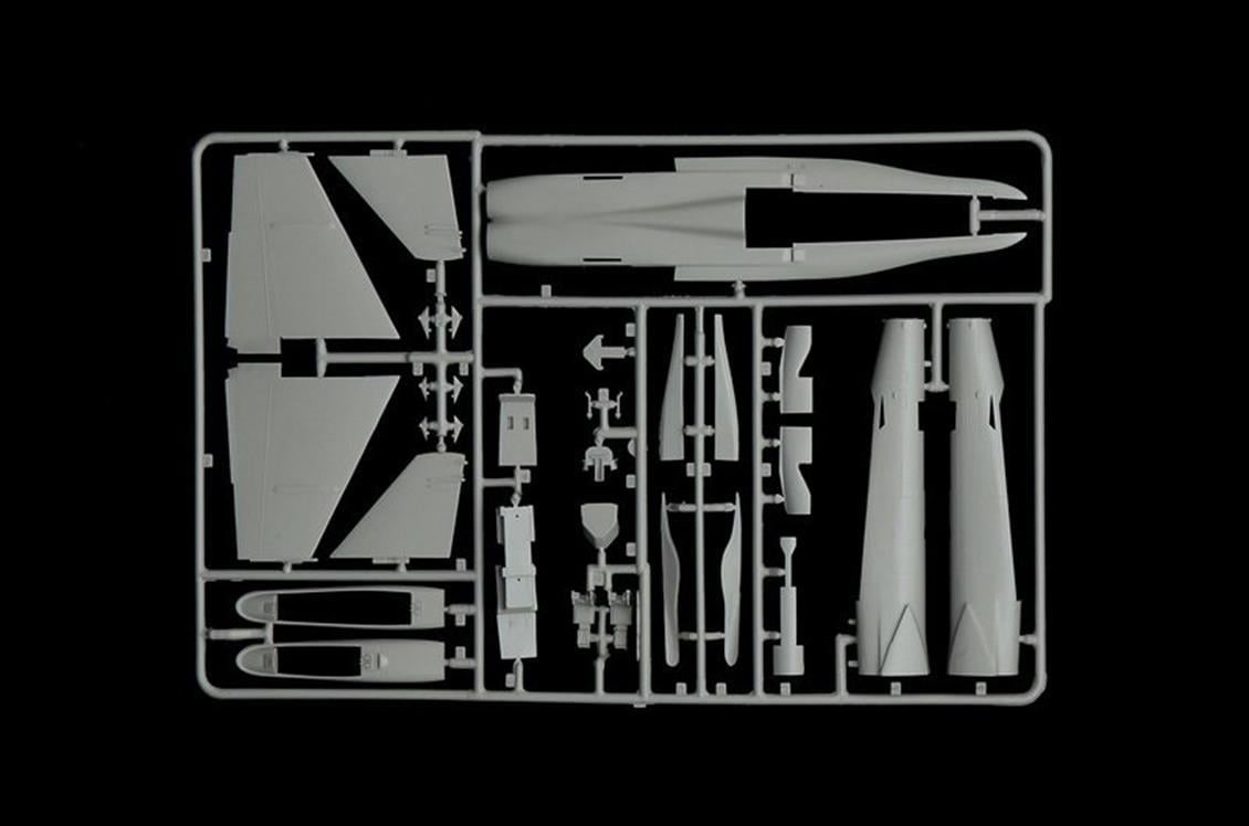 Italeri 71016 1/72 Ölçek, F/A-18 C/D (Wild Weasel) Savaş Uçağı Plastik Maket Seti