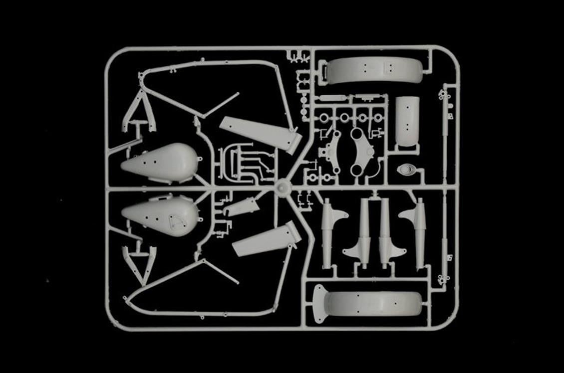Italeri 7403S 1/9 Ölçek, BMW R75 Alman Sepetli Askeri Motosiklet, Plastik Model kiti