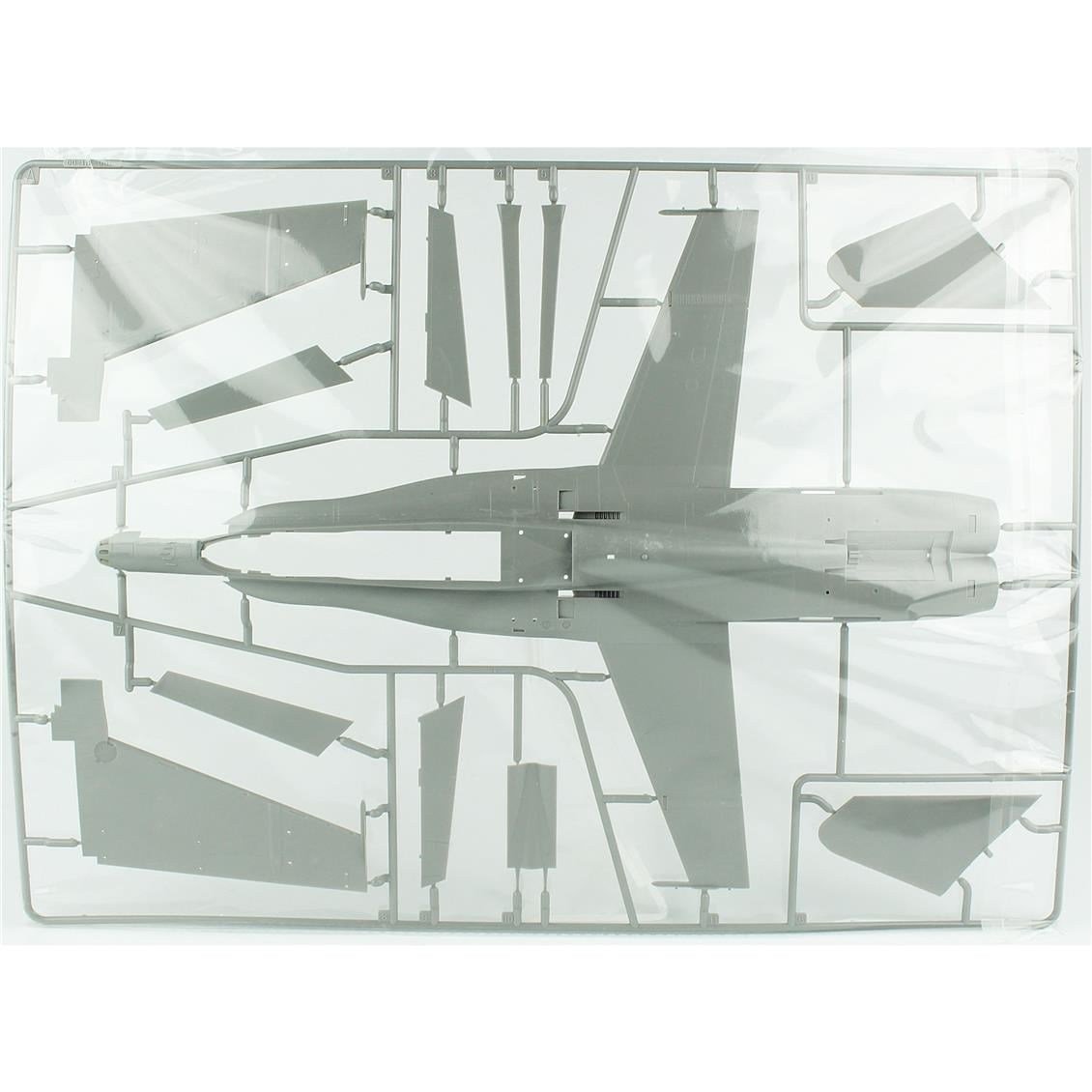 Kinetic K48088 1/48 Ölçek, F/A-18A/C/D (Aggressor VFC-12 & VFA-204) Savaş Uçağı, Plastik Model kiti