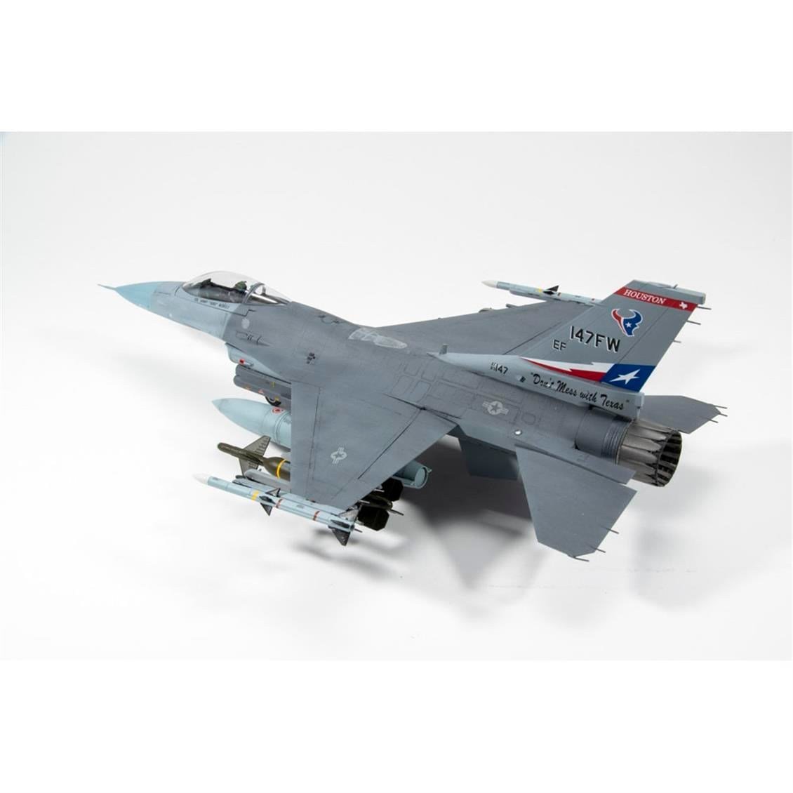 Kinetic K48102 1/48 Ölçek, F-16C Blok 25/42 USAF Savaş Uçağı, Plastik Model kiti