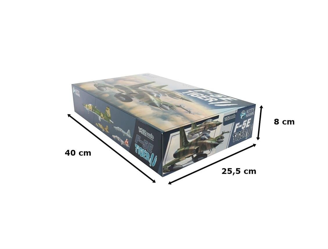 Kitty Hawk 32019 1/32 Ölçek, F-5F (Tiger II) Savaş Uçağı ve 2 Resin Figür, Plastik Model kiti