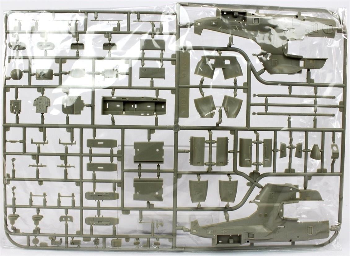 Kitty Hawk 80125 1/48 Ölçek, AH-1Z Viper (Version 2.0) Askeri Helikopter ve 2 Resin Figür, Plastik Model kiti