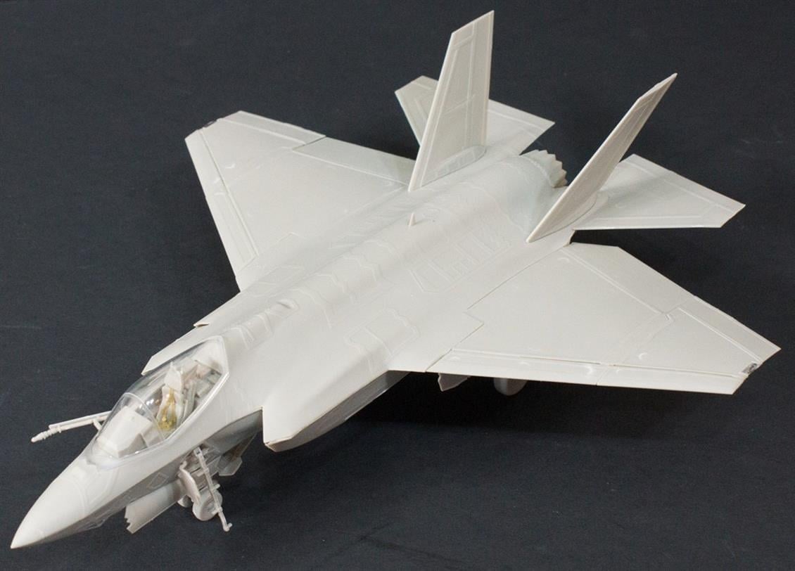 Kitty Hawk 80132 1/48 Ölçek, F-35C Lightning II Savaş Uçağı, Plastik Model kiti