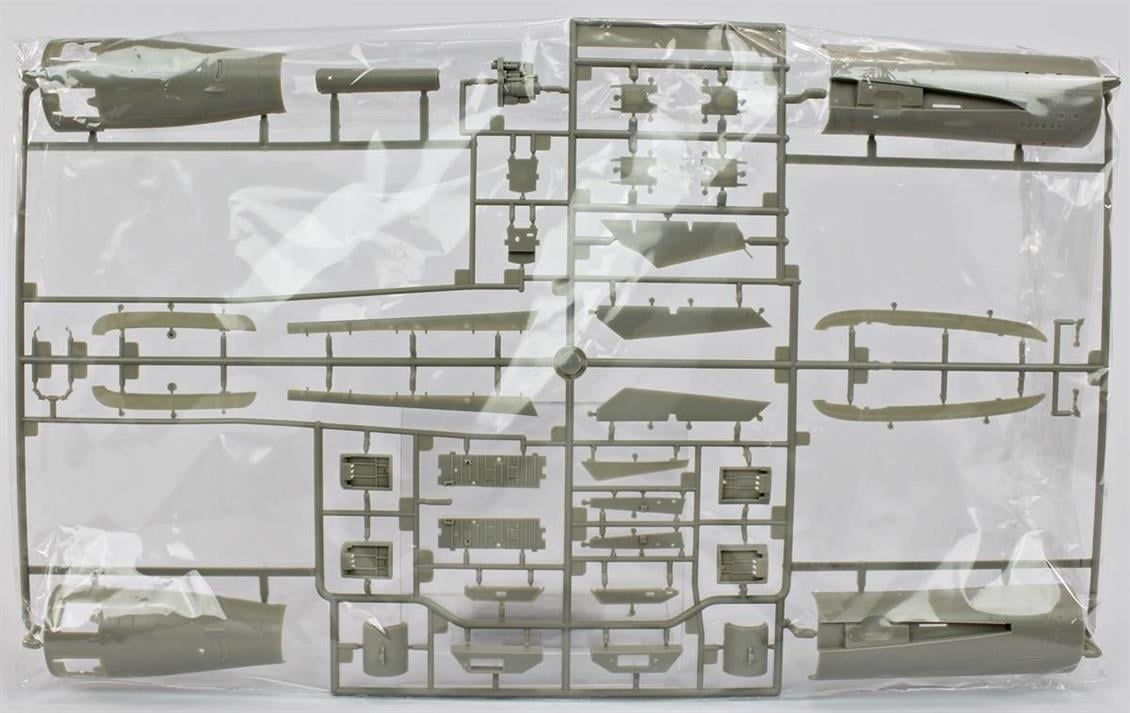 Kitty Hawk 80144 1/48 Ölçek, Su-17M3/M4 (Fitter D) 2.0 Savaş Uçağı, Plastik Model kiti