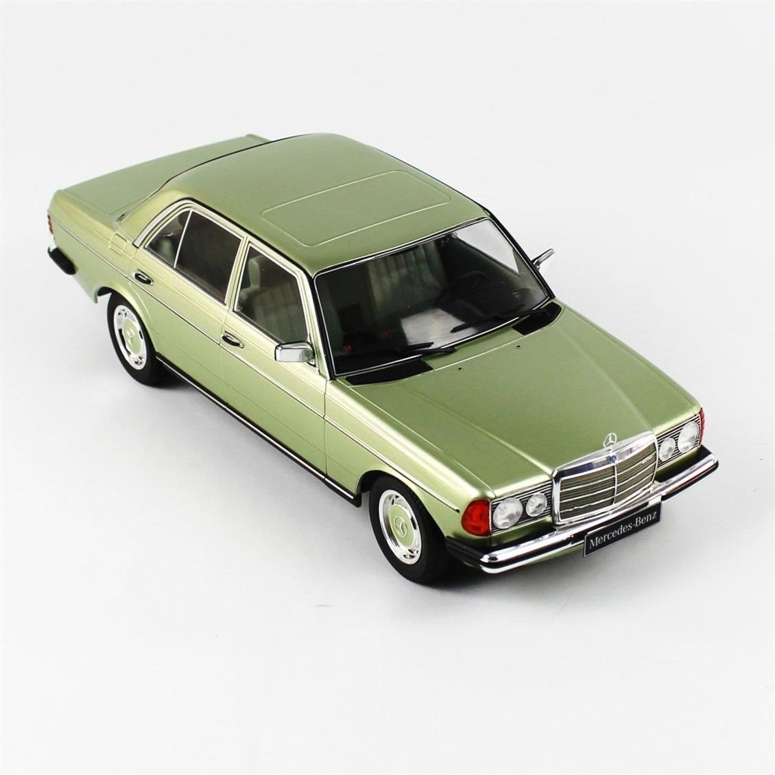 KKscale 180353 1/18 Ölçek, 1977 Mercedes Benz 230E W123, Metalik Açık Yeşil, Sergilemeye Hazır Metal Araba Modeli