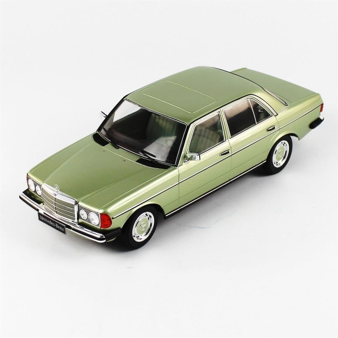 KKscale 180353 1/18 Ölçek, 1977 Mercedes Benz 230E W123, Metalik Açık Yeşil, Sergilemeye Hazır Metal Araba Modeli