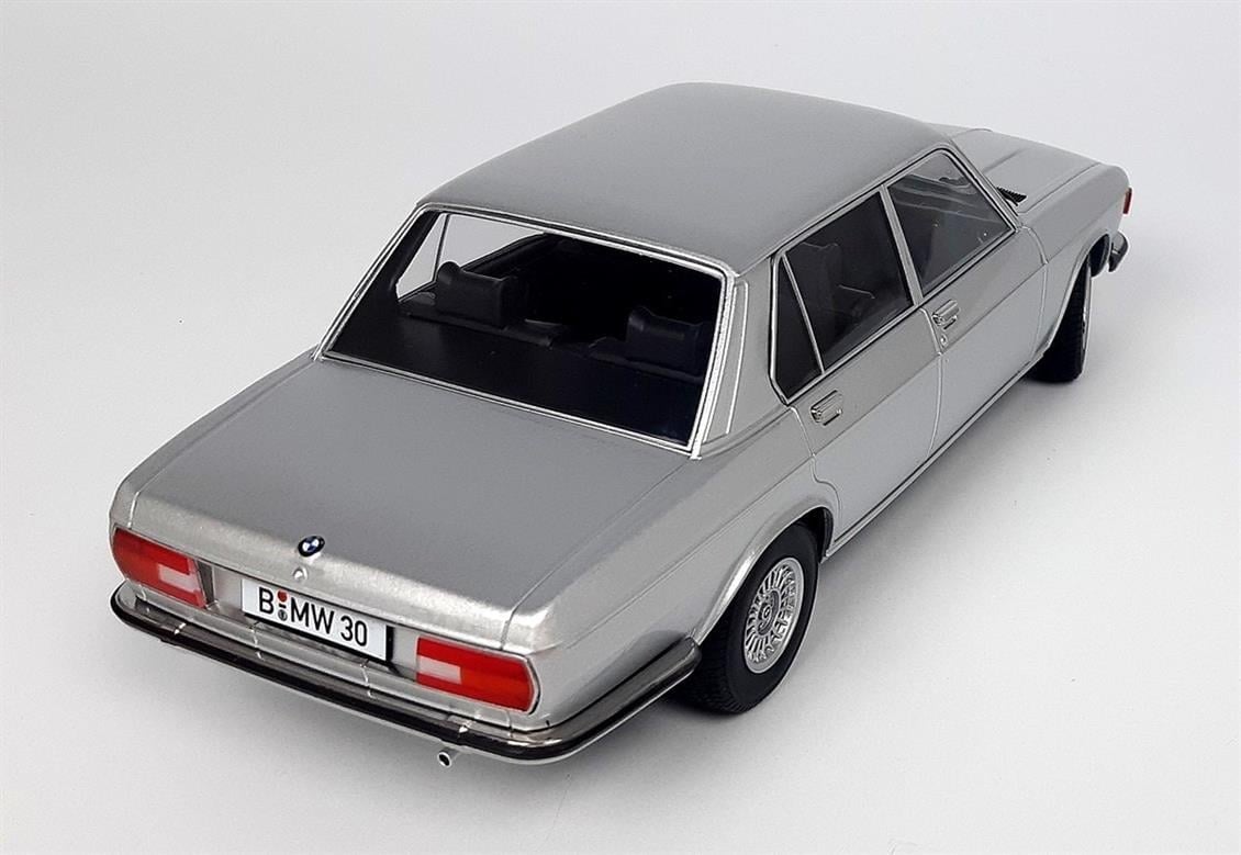KKscale 180403 1/18 Ölçek, 1971 Bmw 3.0S E3 2 Series, Gümüş, Sergilemeye Hazır Metal Araba Modeli