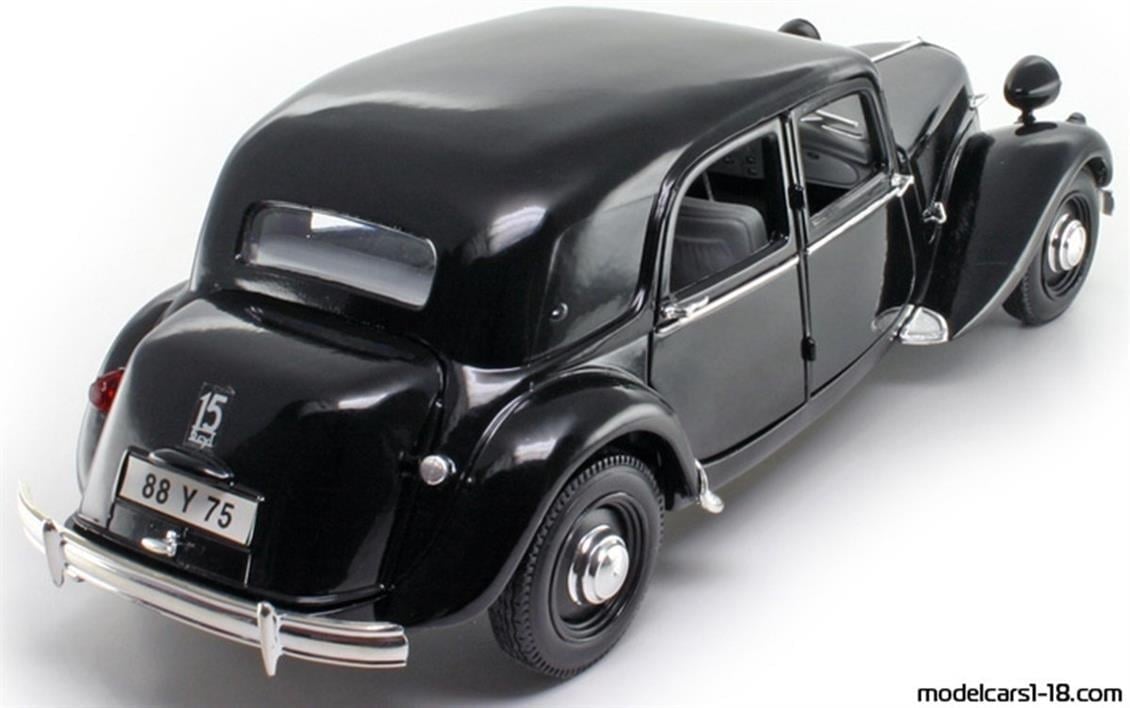 Maisto 31821 1/18 Ölçek, 1952 Citroen 15 CV 6 Cylinder, Siyah, Sergilemeye Hazır Metal Araba Modeli