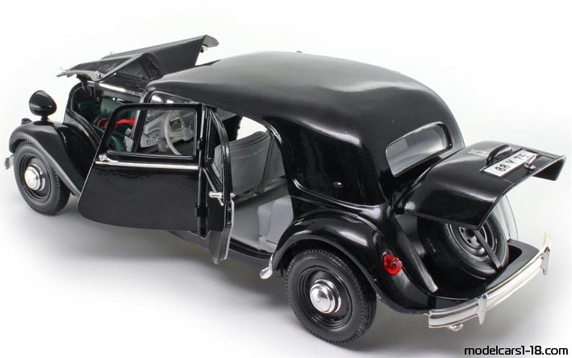 Maisto 31821 1/18 Ölçek, 1952 Citroen 15 CV 6 Cylinder, Siyah, Sergilemeye Hazır Metal Araba Modeli