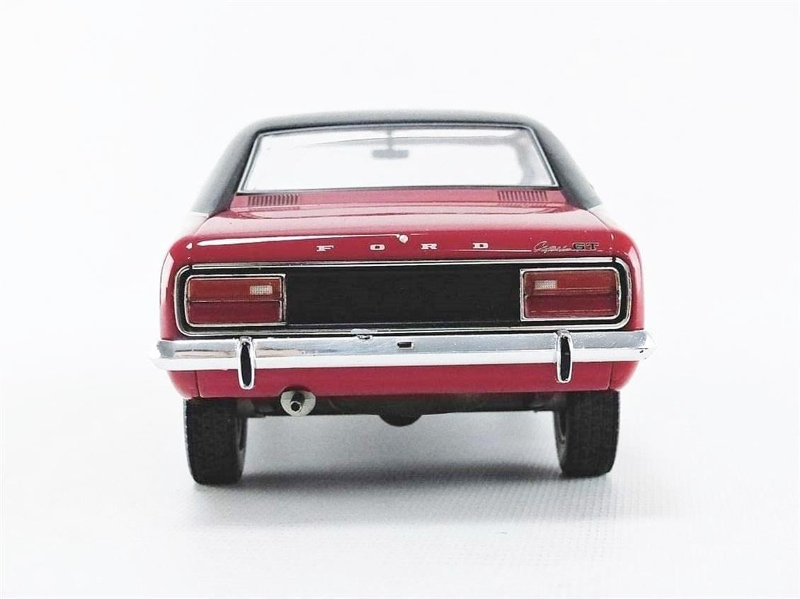 MCG 18083 1/18 Ölçek, 1973 Ford Capri MK I (Sealed Body), Kırmızı-Siyah Tavan, Sergilemeye Hazır Metal Araba Modeli