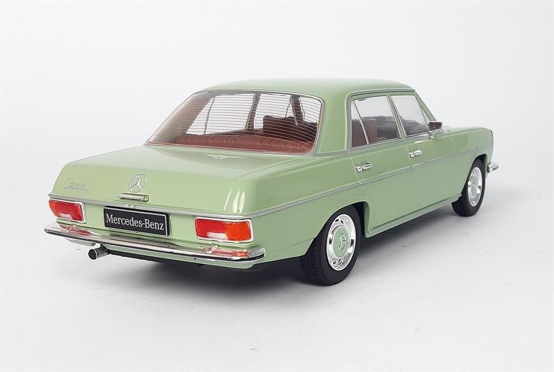 MCG 18116 1/18 Ölçek, 1972 Mercedes Benz 220D/8 W115, Açık Yeşil, Sergilemeye Hazır Metal Araba Modeli