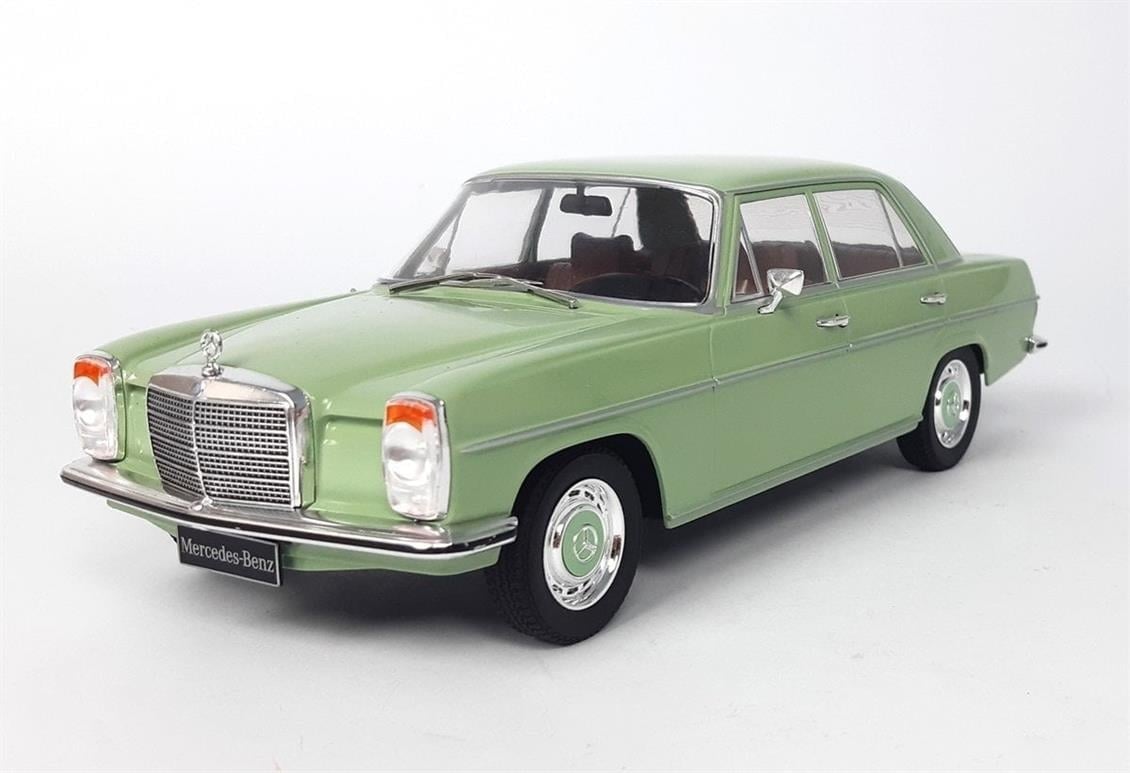 MCG 18116 1/18 Ölçek, 1972 Mercedes Benz 220D/8 W115, Açık Yeşil, Sergilemeye Hazır Metal Araba Modeli