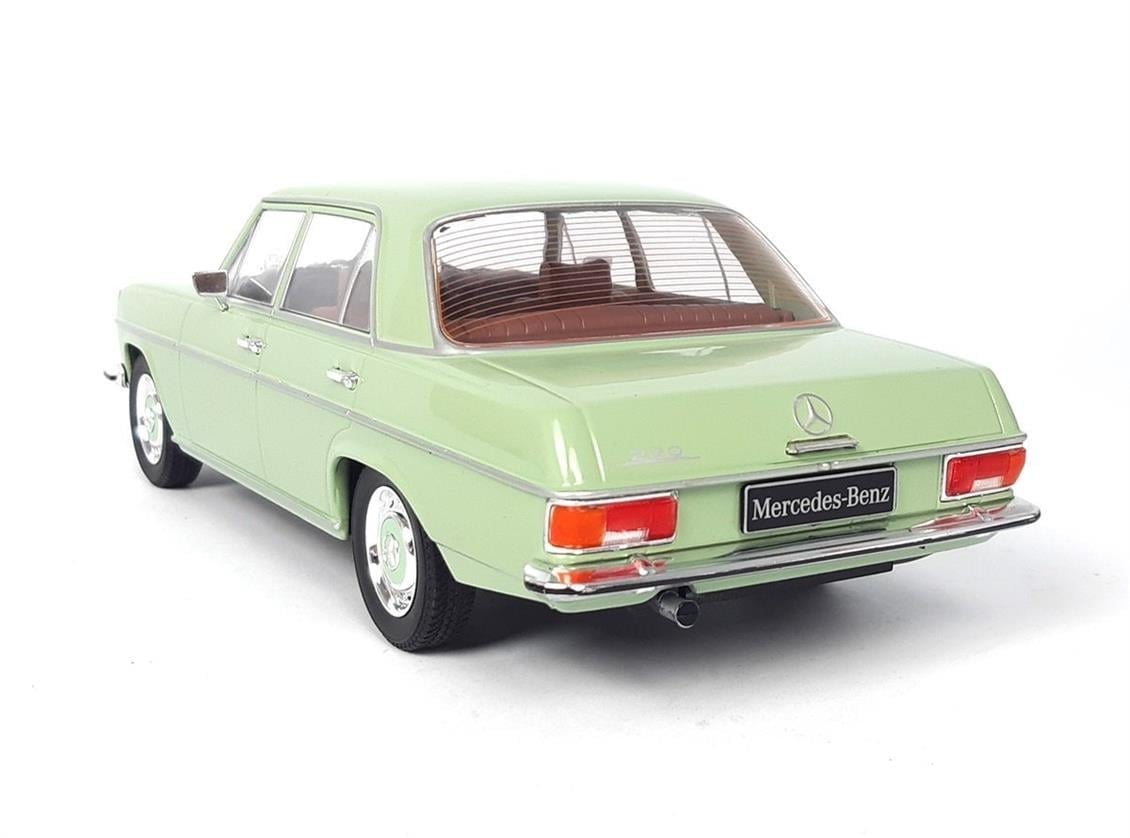 MCG 18116 1/18 Ölçek, 1972 Mercedes Benz 220D/8 W115, Açık Yeşil, Sergilemeye Hazır Metal Araba Modeli