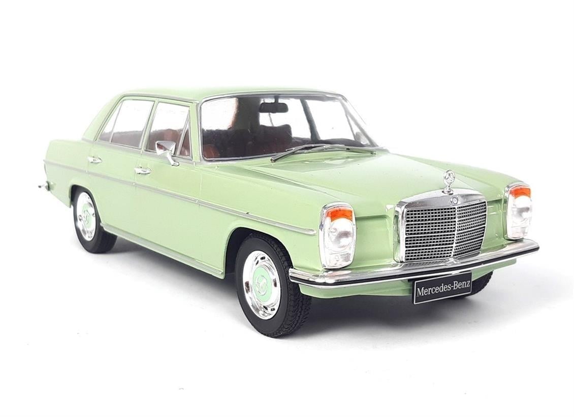 MCG 18116 1/18 Ölçek, 1972 Mercedes Benz 220D/8 W115, Açık Yeşil, Sergilemeye Hazır Metal Araba Modeli