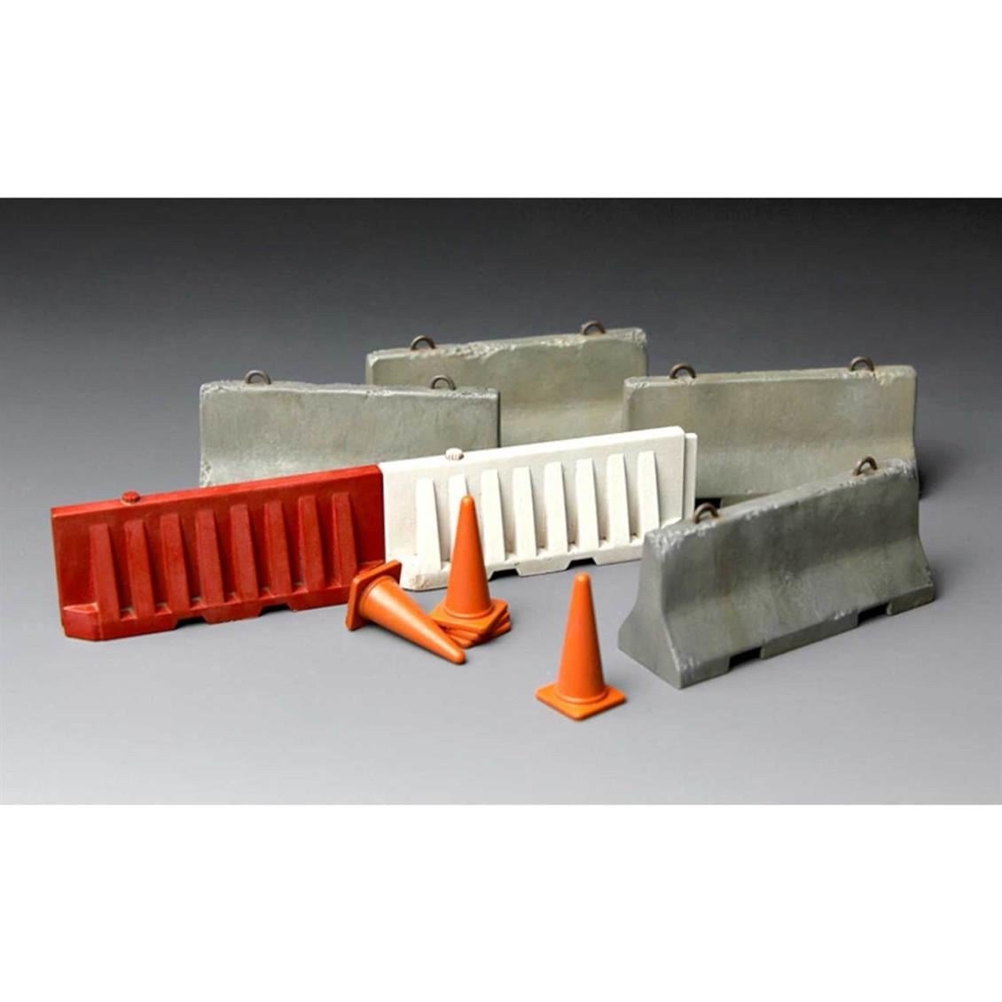 Meng SPS-012 1/35 Ölçek, Plastik ve Beton Bariyer Seti, Plastik Model Kiti
