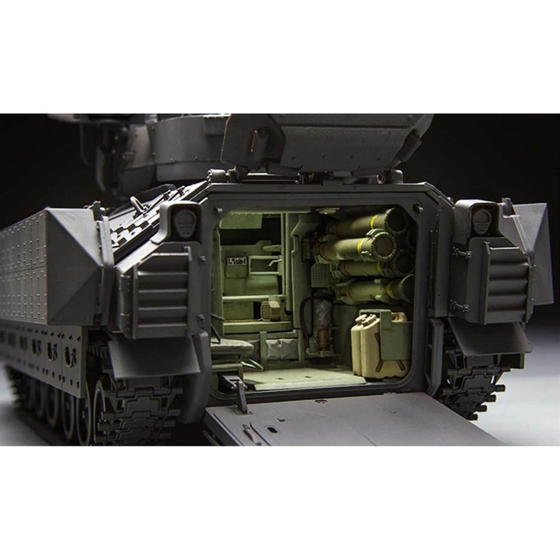 Meng SPS-017 1/35 Ölçek, Bradley Zırhlı Personel Taşıyıcı, İç Detaylı ve MUSK III, Plastik Model Kiti