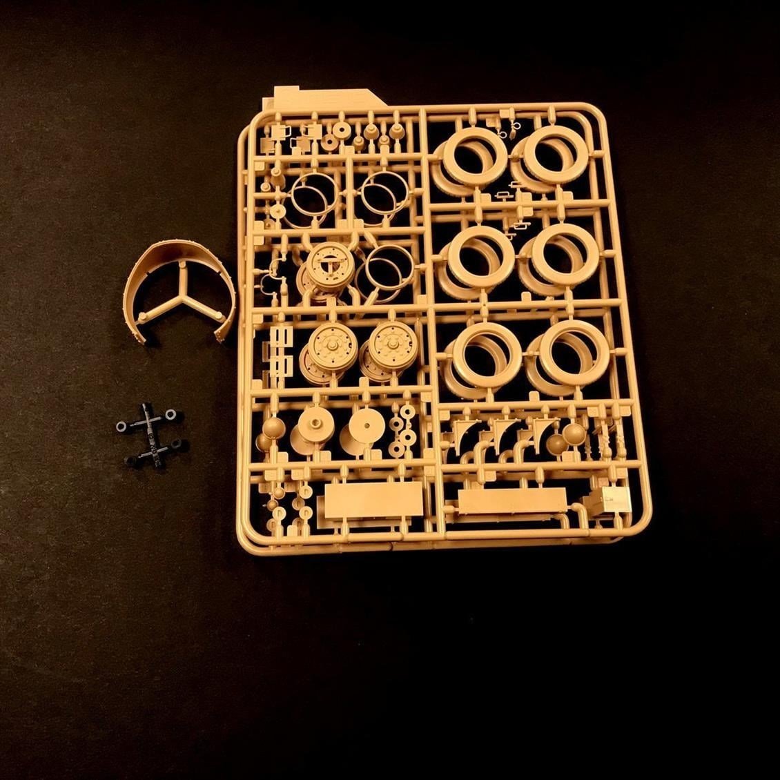 Meng VS-010 1/35 Ölçek, İngiliz RR Zırhlı Araç (1914-1920), Plastik Model Kiti