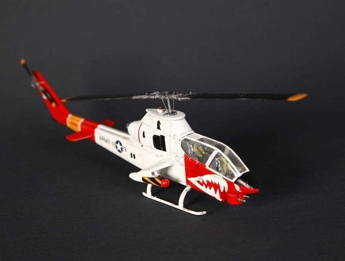 Mistercraft B001 1/72 Ölçek, AH-1G (Artic Cobra) Helikopter, Plastik Model kiti