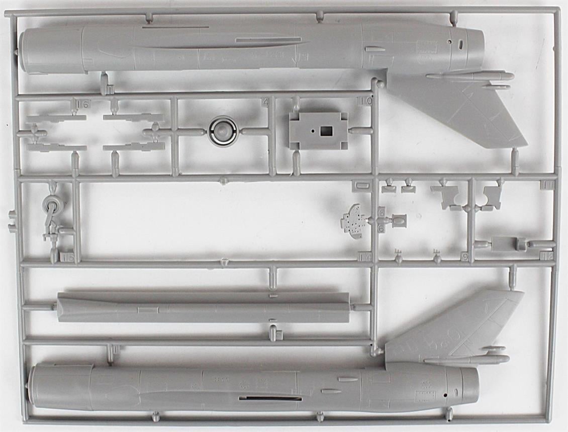 Mistercraft D013 1/72 Ölçek, Su-20R (Son Uçuş) Savaş Uçağı, Plastik Model kiti