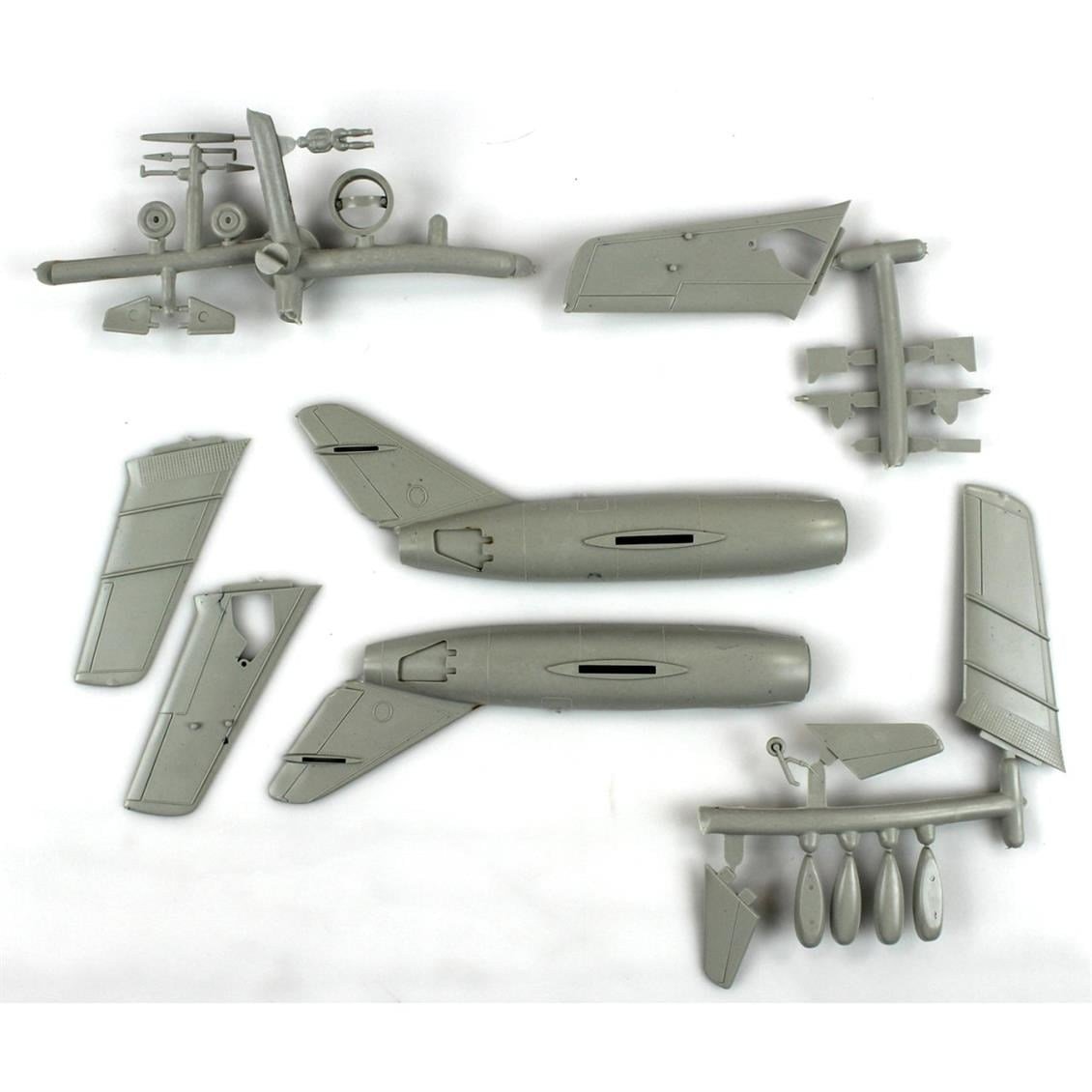 Mistercraft D029 1/72 Yakovlev Yak-6 LNB Savaş Uçağı Plastik Model Kiti