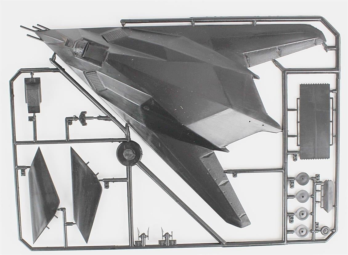 Mistercraft E007 1/72 F-117A (Bagdad Strike) Savaş Uçağı Plastik Model Kiti