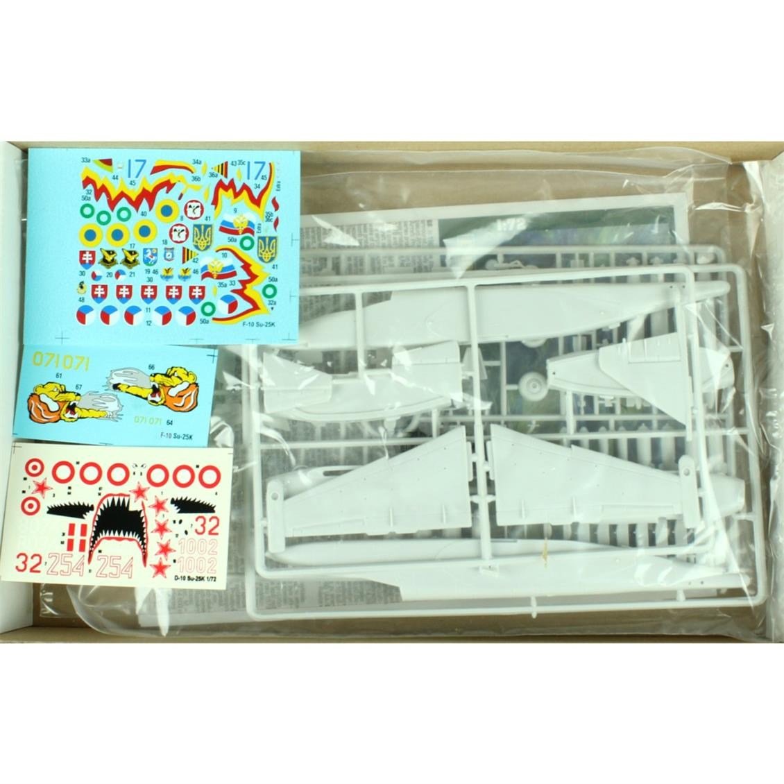 Mistercraft E010 1/72 Su-25K (Kurbağa Bacaklı) Savaş Uçağı Plastik Model Kiti