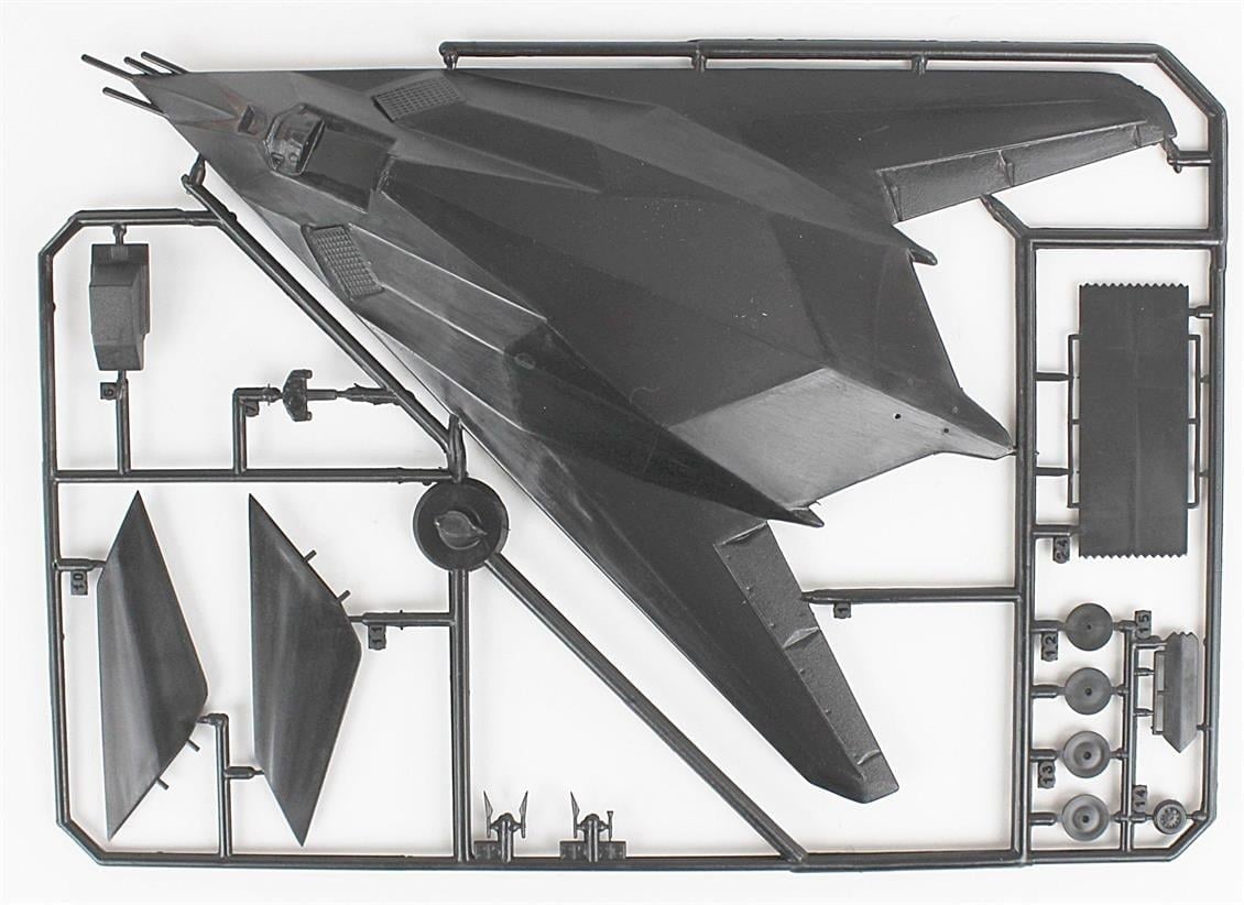 Mistercraft E011 1/72 YF-117A (Scorpion) Savaş Uçağı Demonte Plastik Maketi