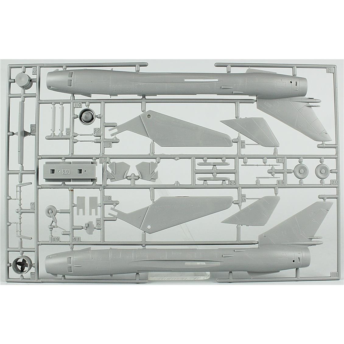 Mistercraft E012 1/72 Su-22 M4R (77 JBG) Savaş Uçağı Plastik Model Kiti