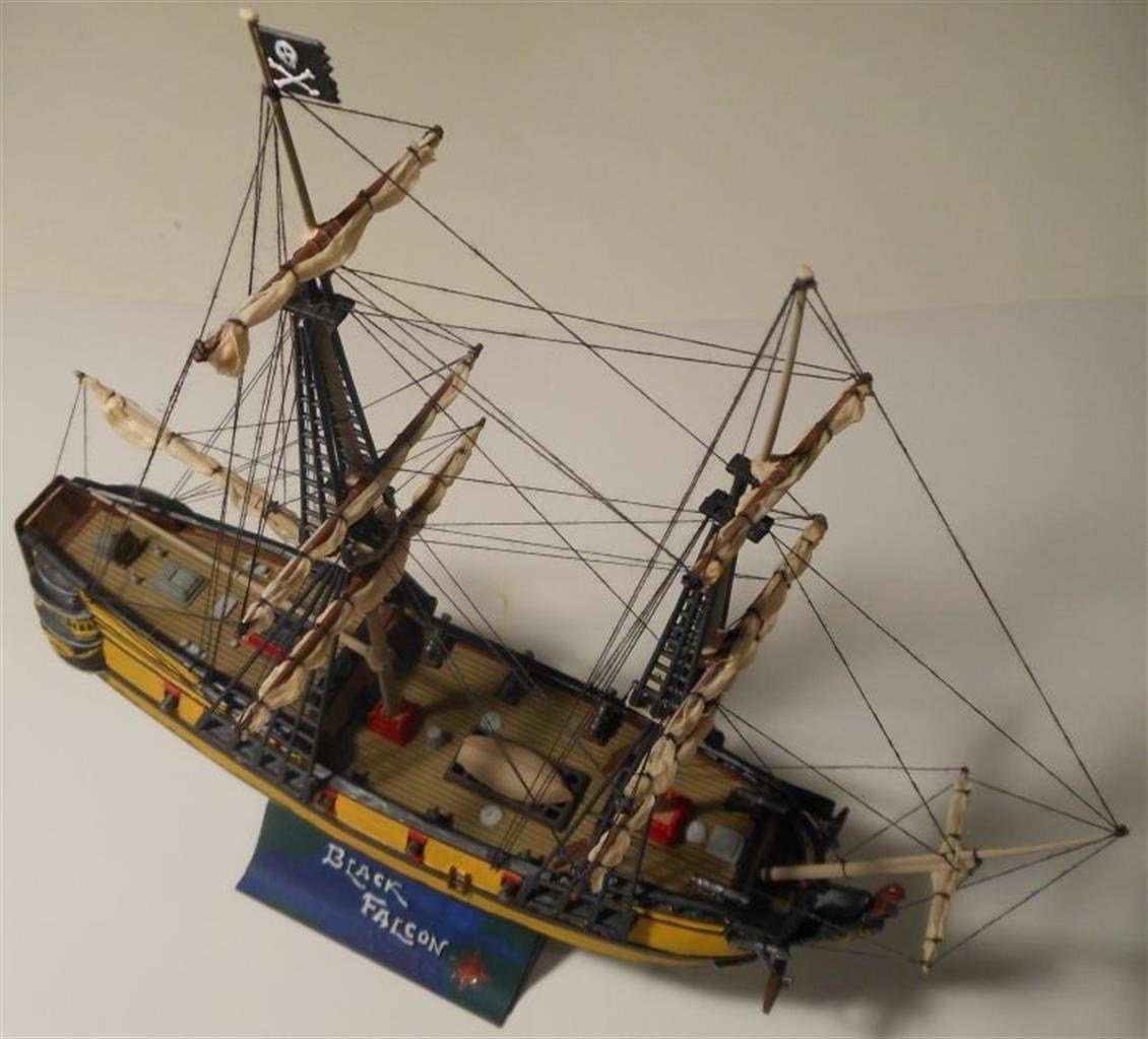 Mistercraft F061 1/120 Kara Şahin Korsan Gemisi Plastik Model Kiti