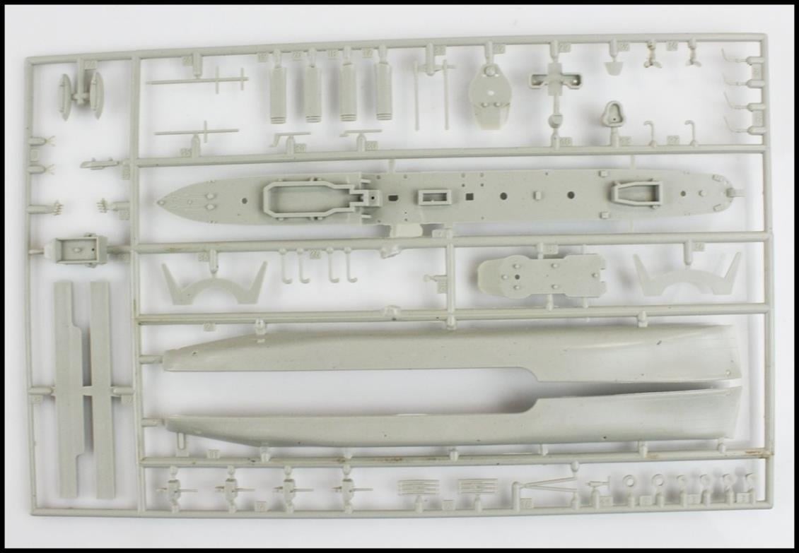 Mistercraft S099 1/500 HMS (Ivanhoe) Zırhlı Gemi Plastik Model Kiti