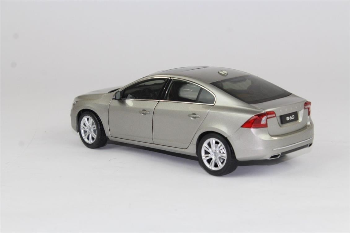 Mocity 88150 1/18 Ölçek, 2015 Volvo S60 (New Design), Metalik Sedef, Sergilemeye Hazır Metal Araba Modeli