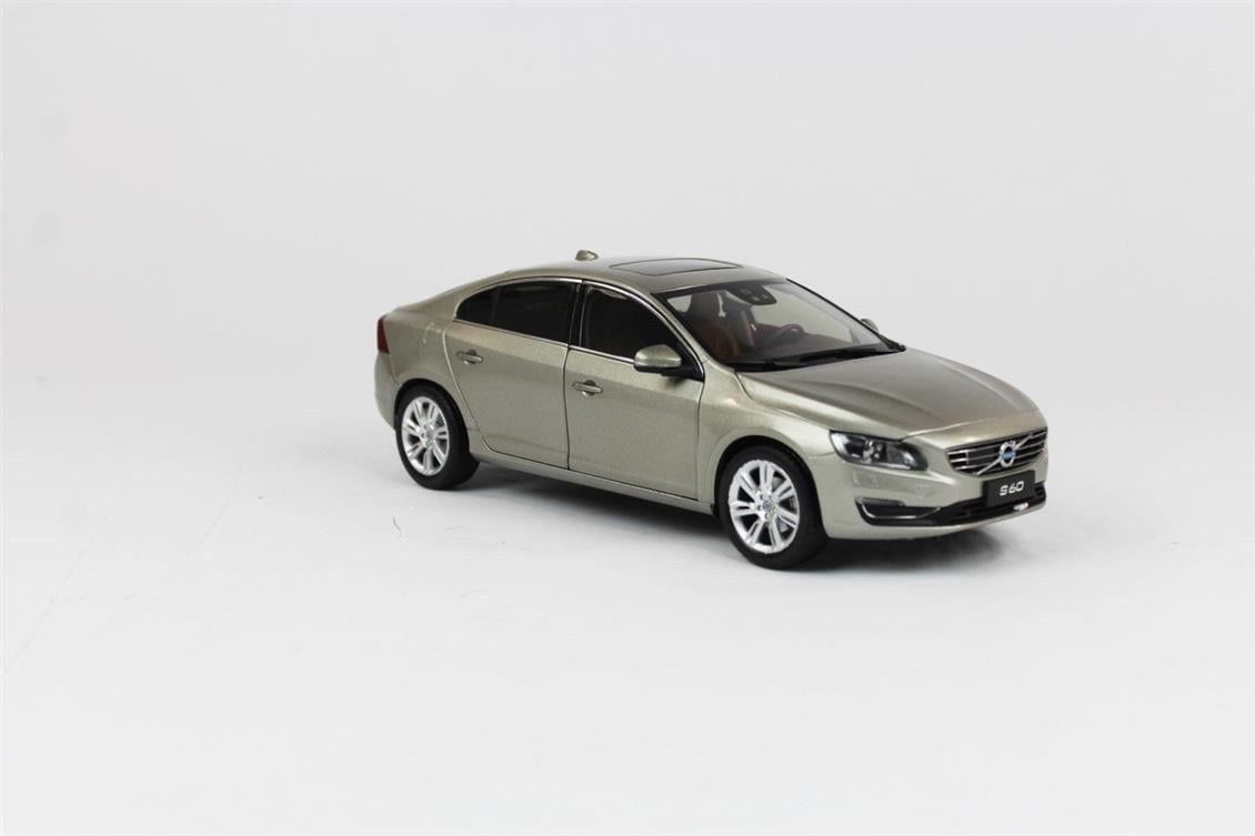 Mocity 88150 1/18 Ölçek, 2015 Volvo S60 (New Design), Metalik Sedef, Sergilemeye Hazır Metal Araba Modeli
