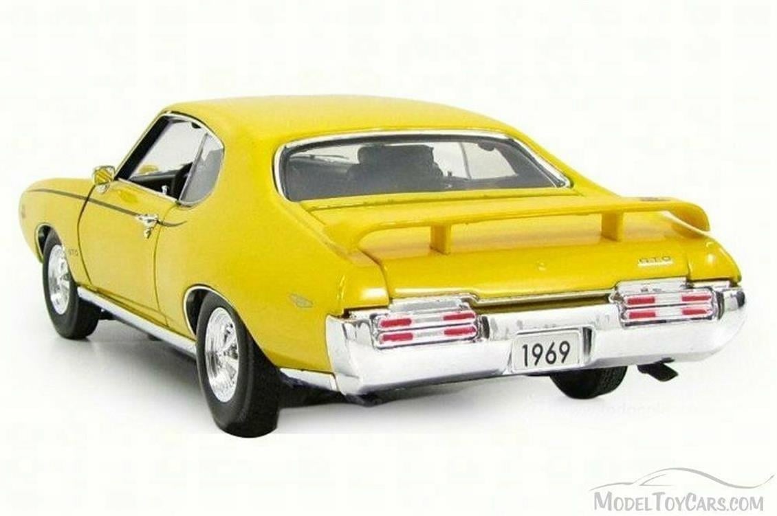 Motormax 73133 1/18 Ölçek, 1969 Pontiac GTO Judge, Sarı, Sergilemeye Hazır Metal Araba Modeli