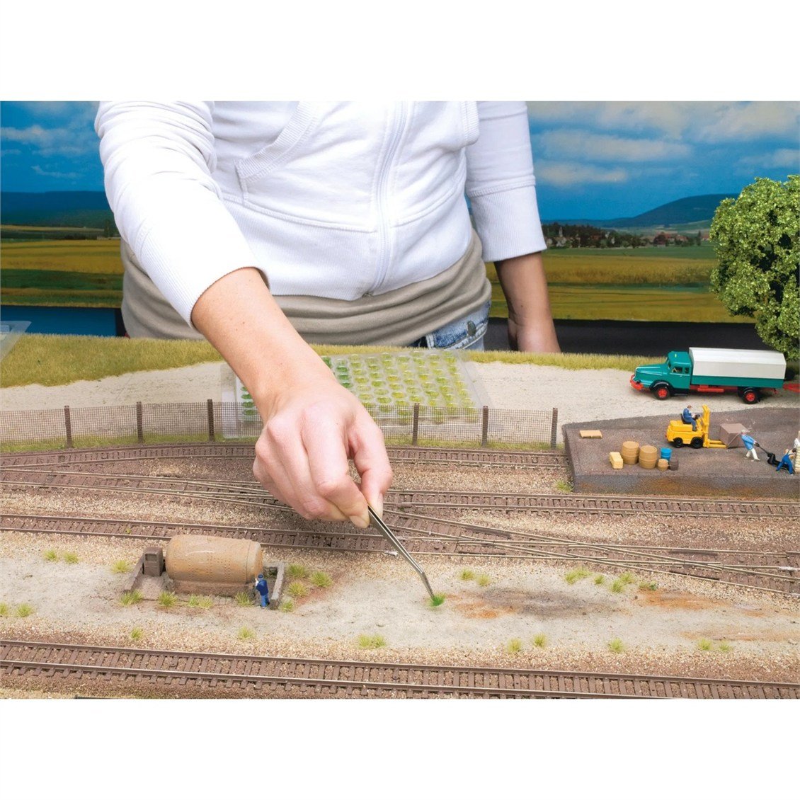 Noch 7012 Kesme Çiçekli Çimen Kümeleri, 6 mm. 52 Adet, 9 mm. 52 Adet, Diorama Malzemesi