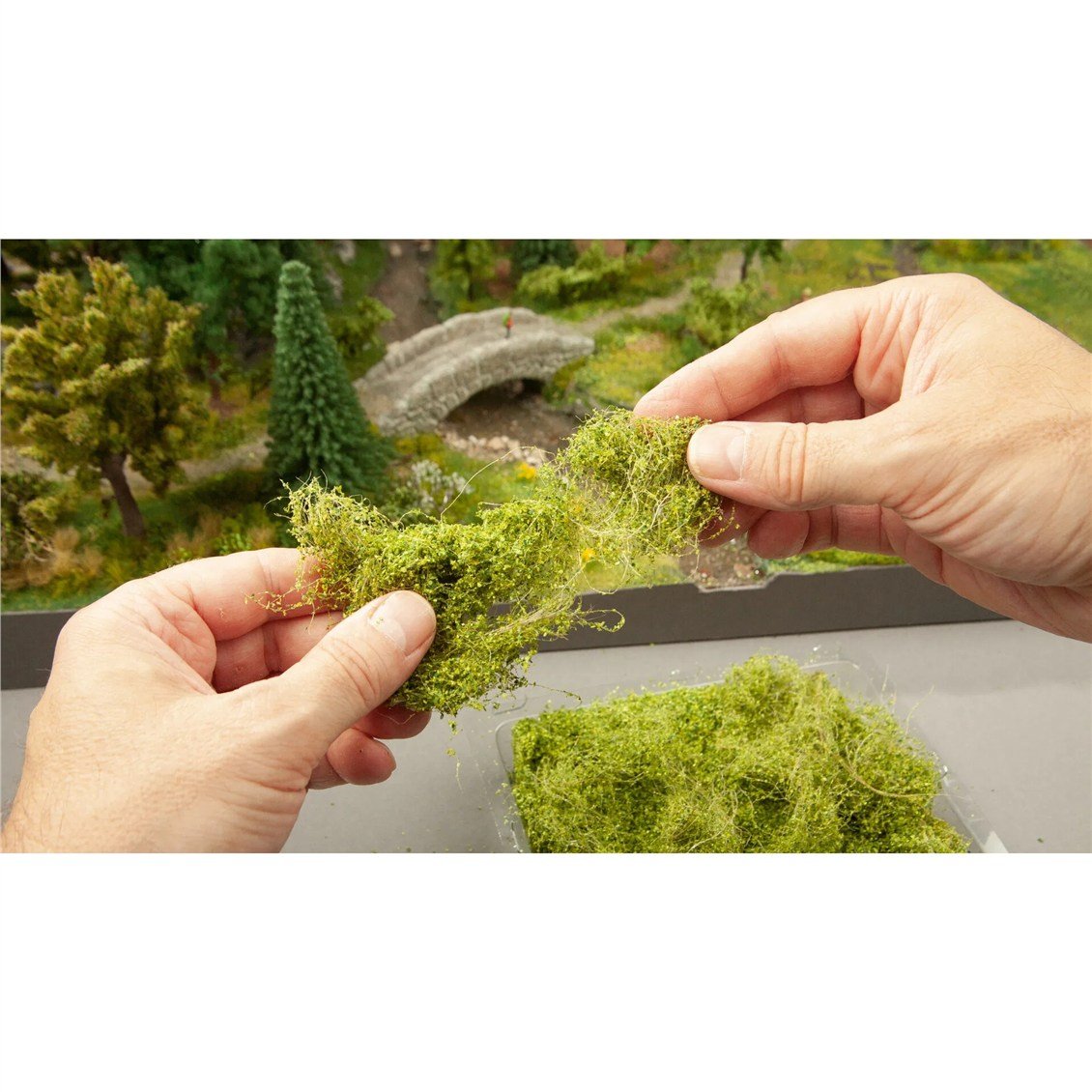 Noch 7311 Çalı Dokulu Folyaj, Koyu Yeşil, 20x23 cm. Diorama Malzemesi