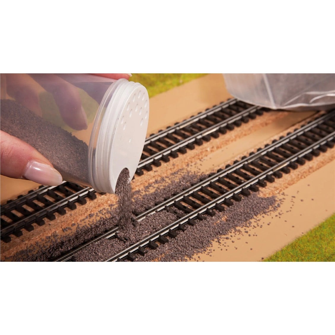 Noch 9367 1/87 Ölçek, Gnays Kaya Taşları, Kırmızı-Kahve Tonları, 250 Gram, Diorama Balast Malzemesi