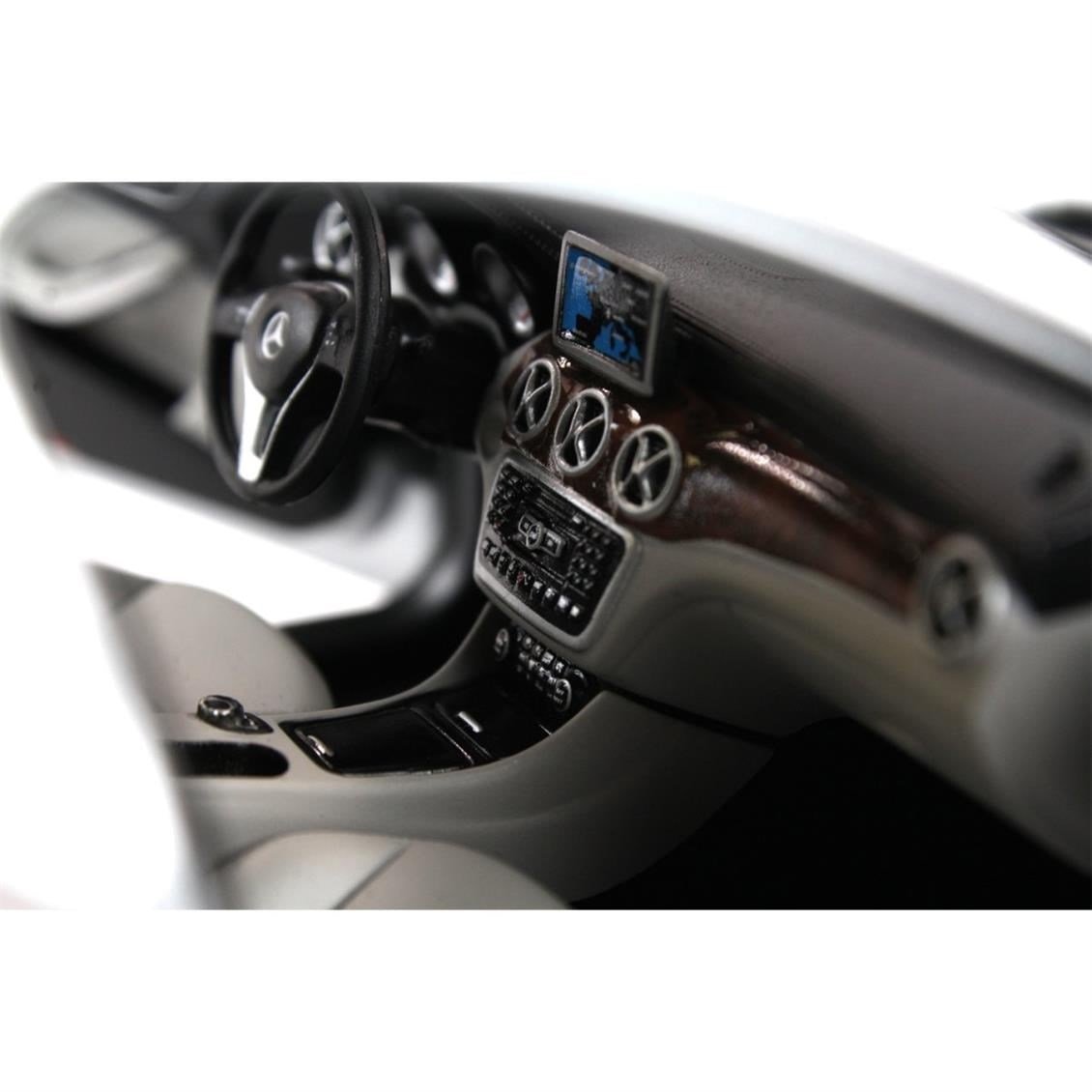 Norev B66960267 1/18 Ölçek, Mercedes Benz GLA (X156) 2013, Polar Silver Metallic, Sergilemeye Hazır Metal Araba Modeli