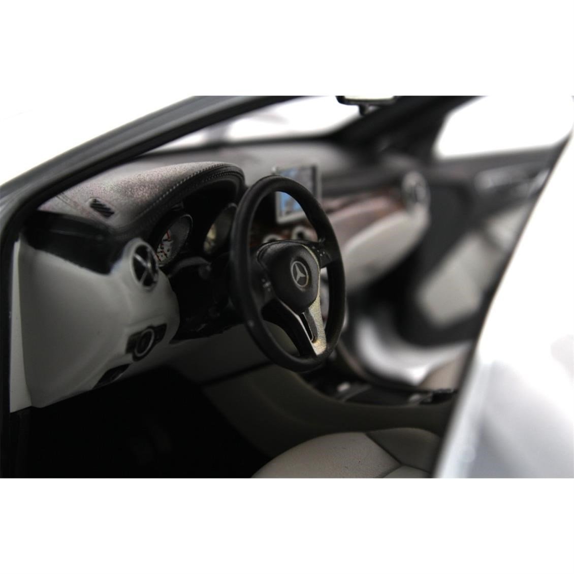 Norev B66960267 1/18 Ölçek, Mercedes Benz GLA (X156) 2013, Polar Silver Metallic, Sergilemeye Hazır Metal Araba Modeli