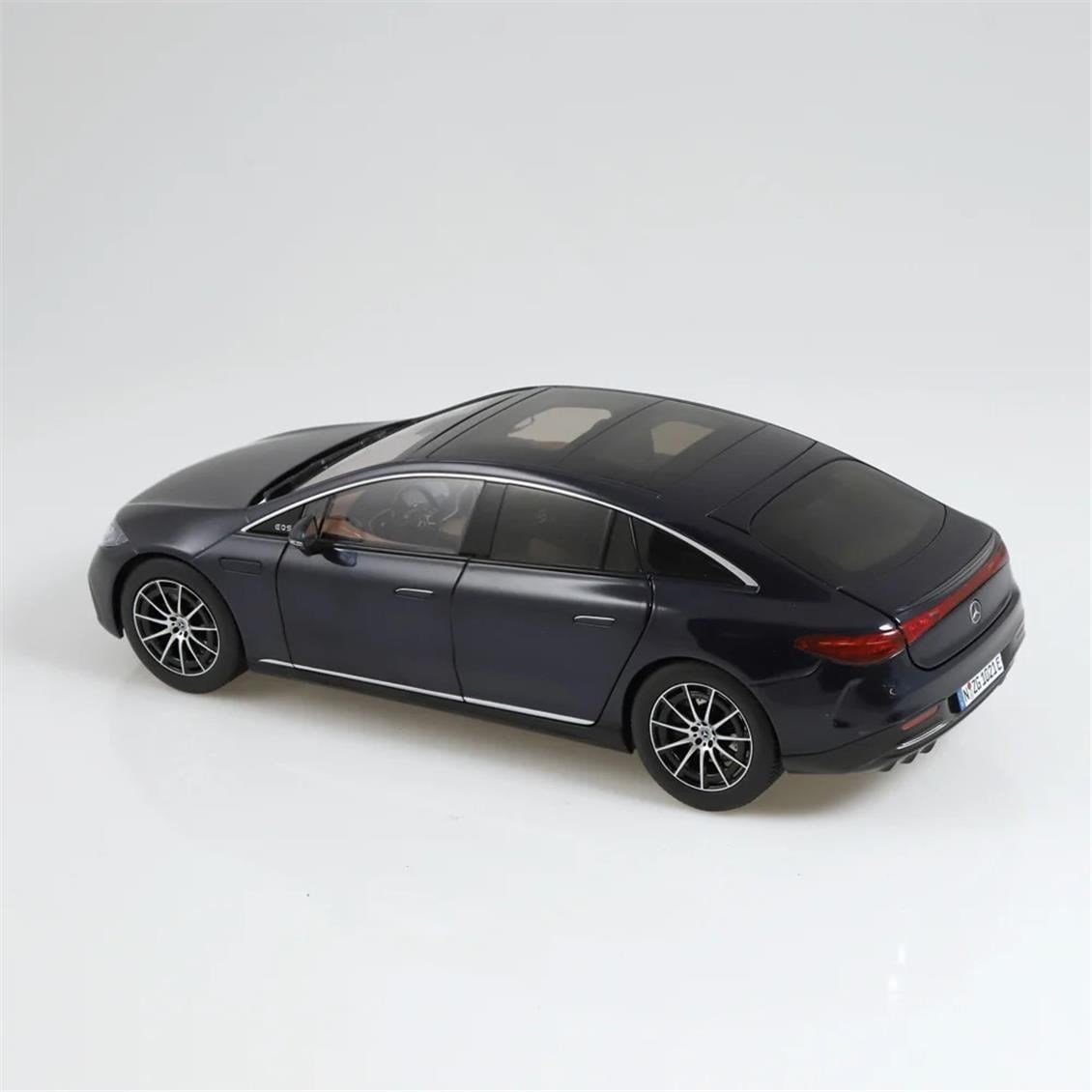 NZG 1020/25 1/18 Ölçek, Mercedes-Benz EQS, Deniz Mavisi, Sergilemeye Hazır Metal Araba Modeli