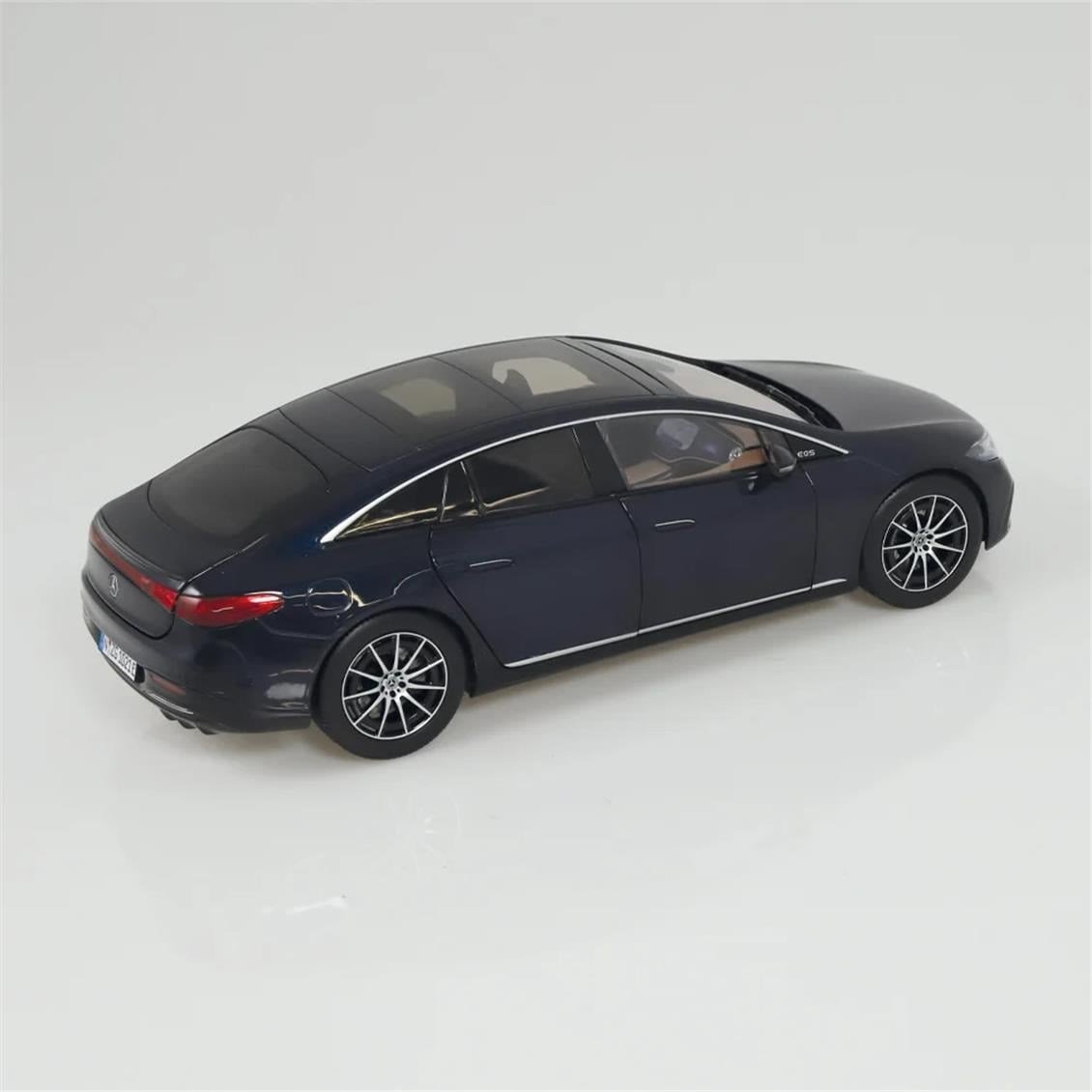 NZG 1020/25 1/18 Ölçek, Mercedes-Benz EQS, Deniz Mavisi, Sergilemeye Hazır Metal Araba Modeli