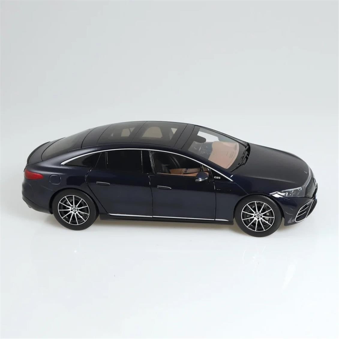 NZG 1020/25 1/18 Ölçek, Mercedes-Benz EQS, Deniz Mavisi, Sergilemeye Hazır Metal Araba Modeli