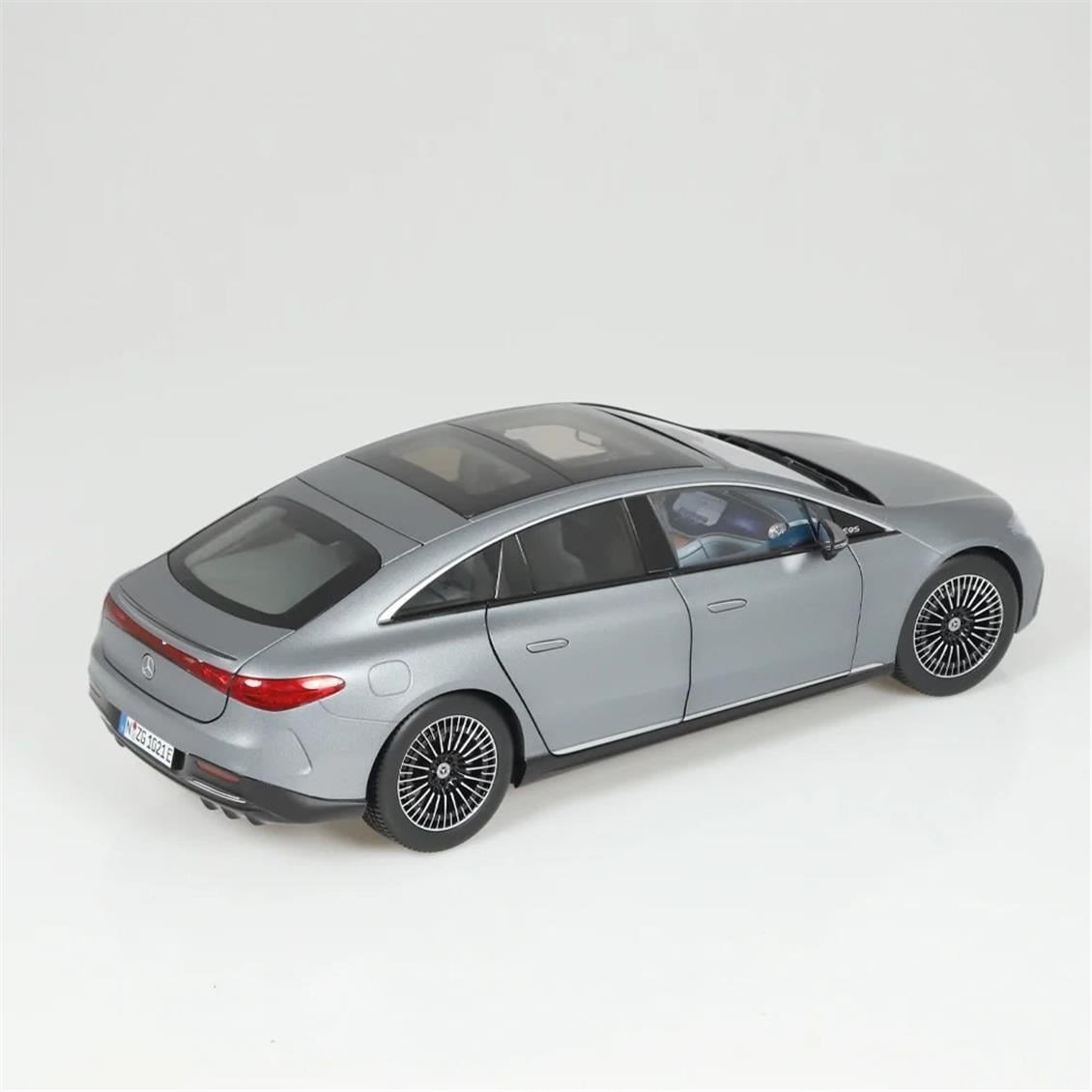 NZG 1020/52 1/18 Ölçek, Mercedes-Benz EQS, Selenit Gri, Sergilemeye Hazır Metal Araba Modeli