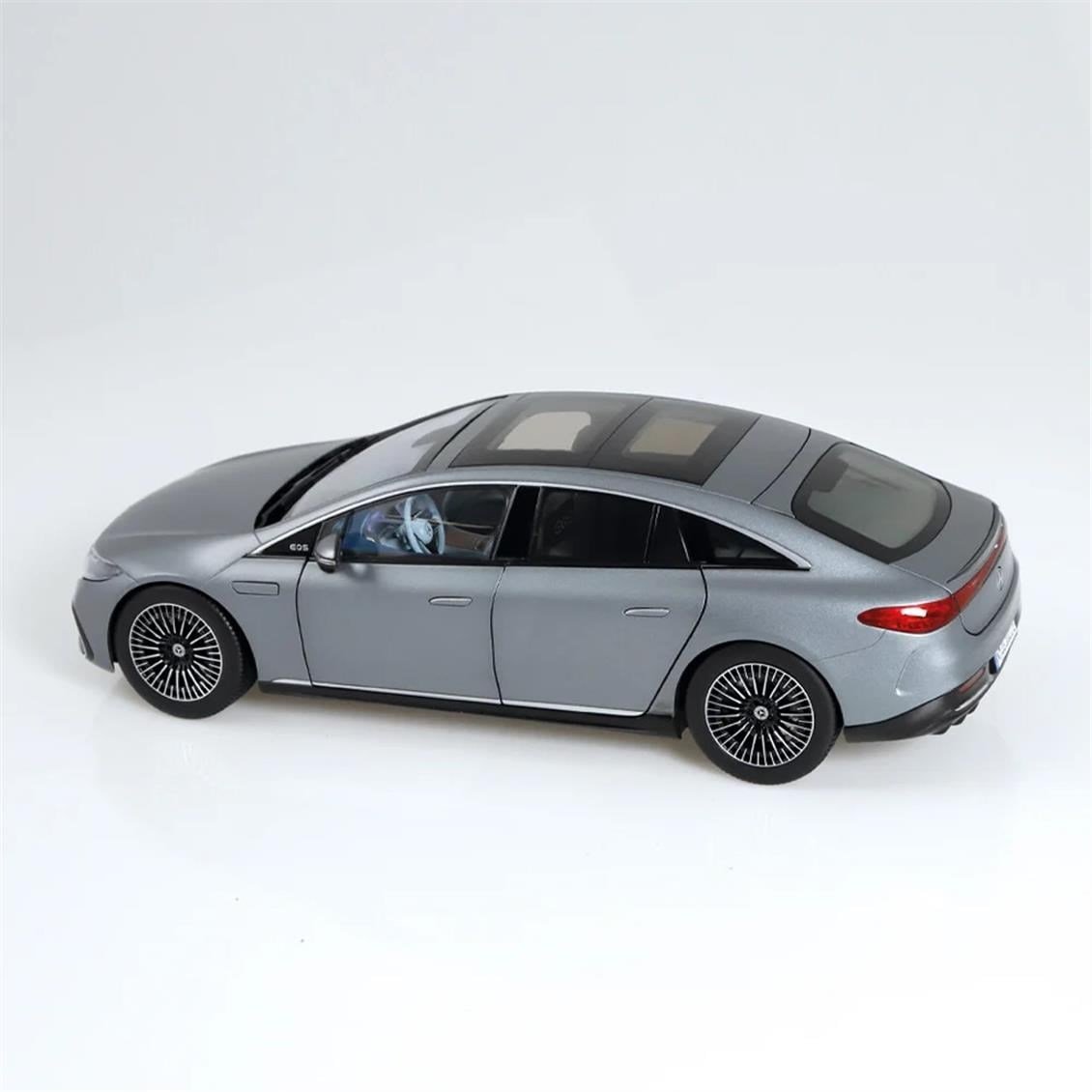 NZG 1020/52 1/18 Ölçek, Mercedes-Benz EQS, Selenit Gri, Sergilemeye Hazır Metal Araba Modeli