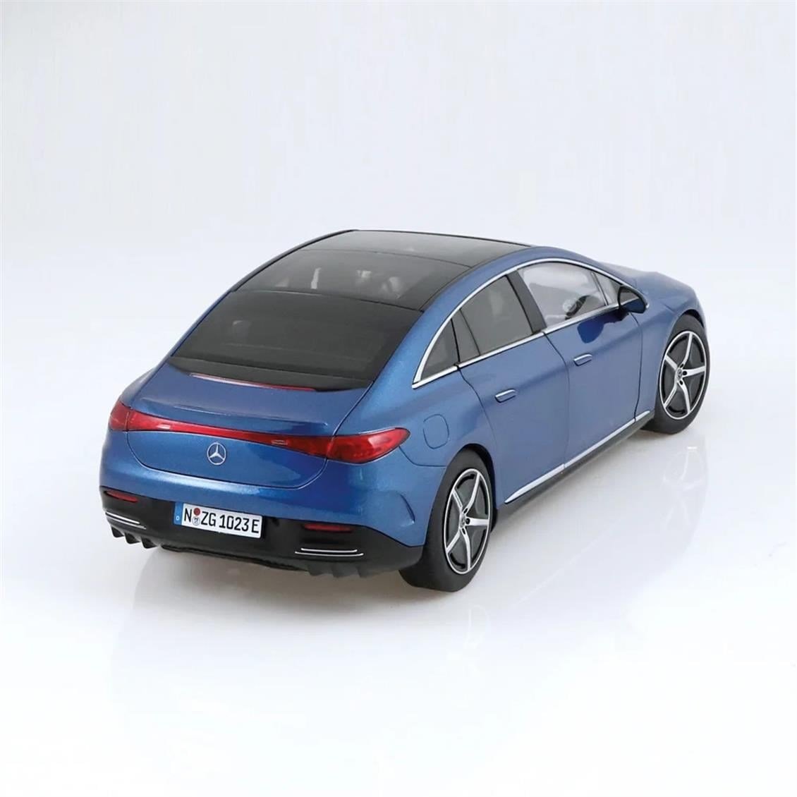 NZG 1023/21 1/18 Ölçek, Mercedes-Benz EQE, Metalik Mavi, Sergilemeye Hazır Metal Araba Modeli