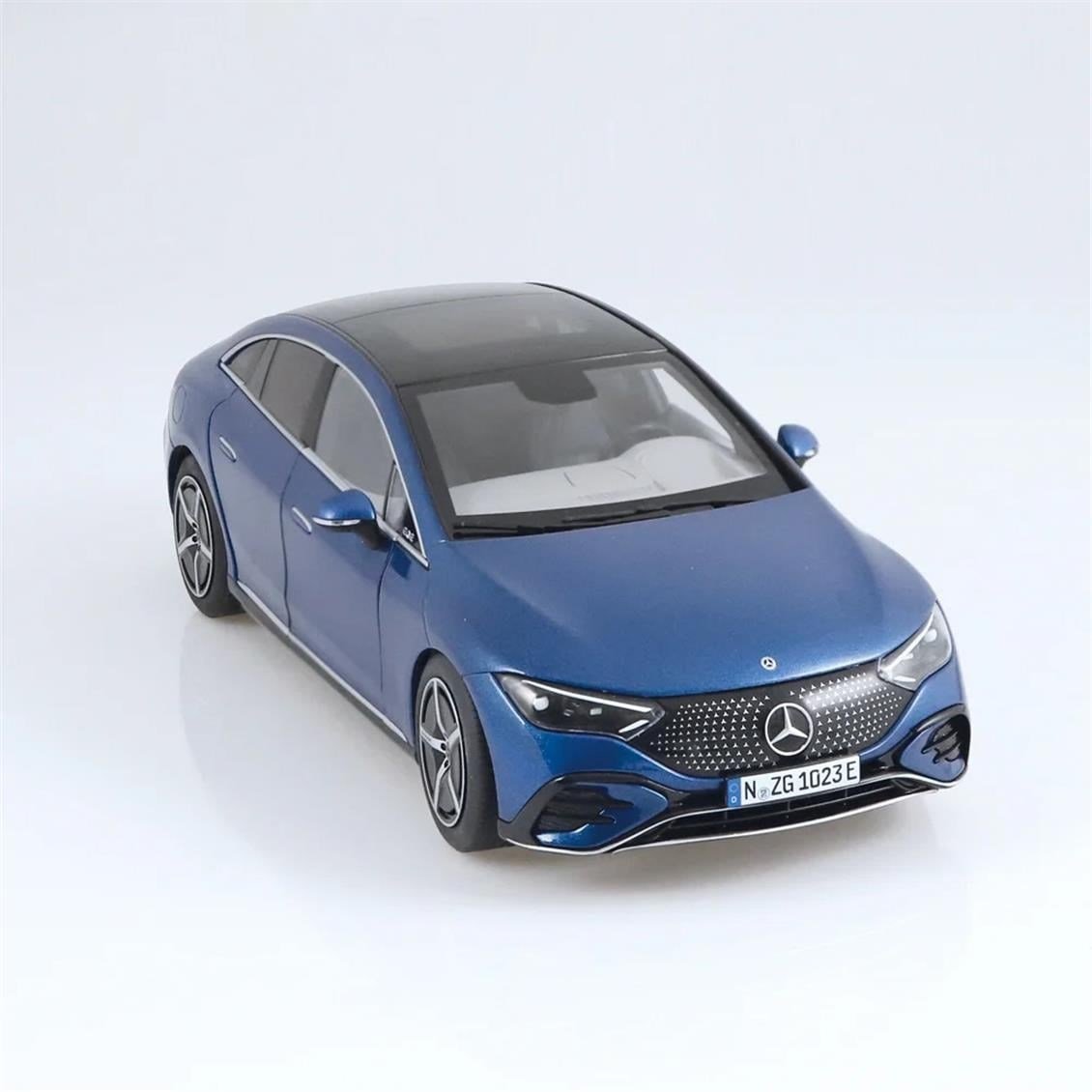 NZG 1023/21 1/18 Ölçek, Mercedes-Benz EQE, Metalik Mavi, Sergilemeye Hazır Metal Araba Modeli